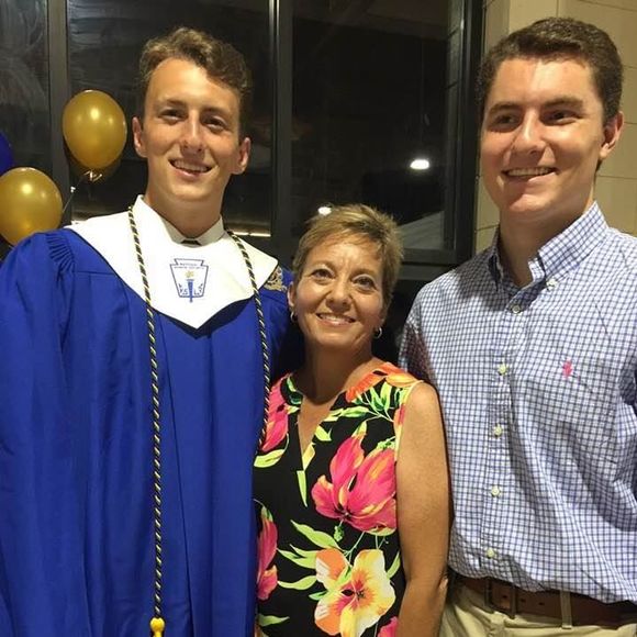 Meet your Posher, Jennifer - Picture 1 of 1